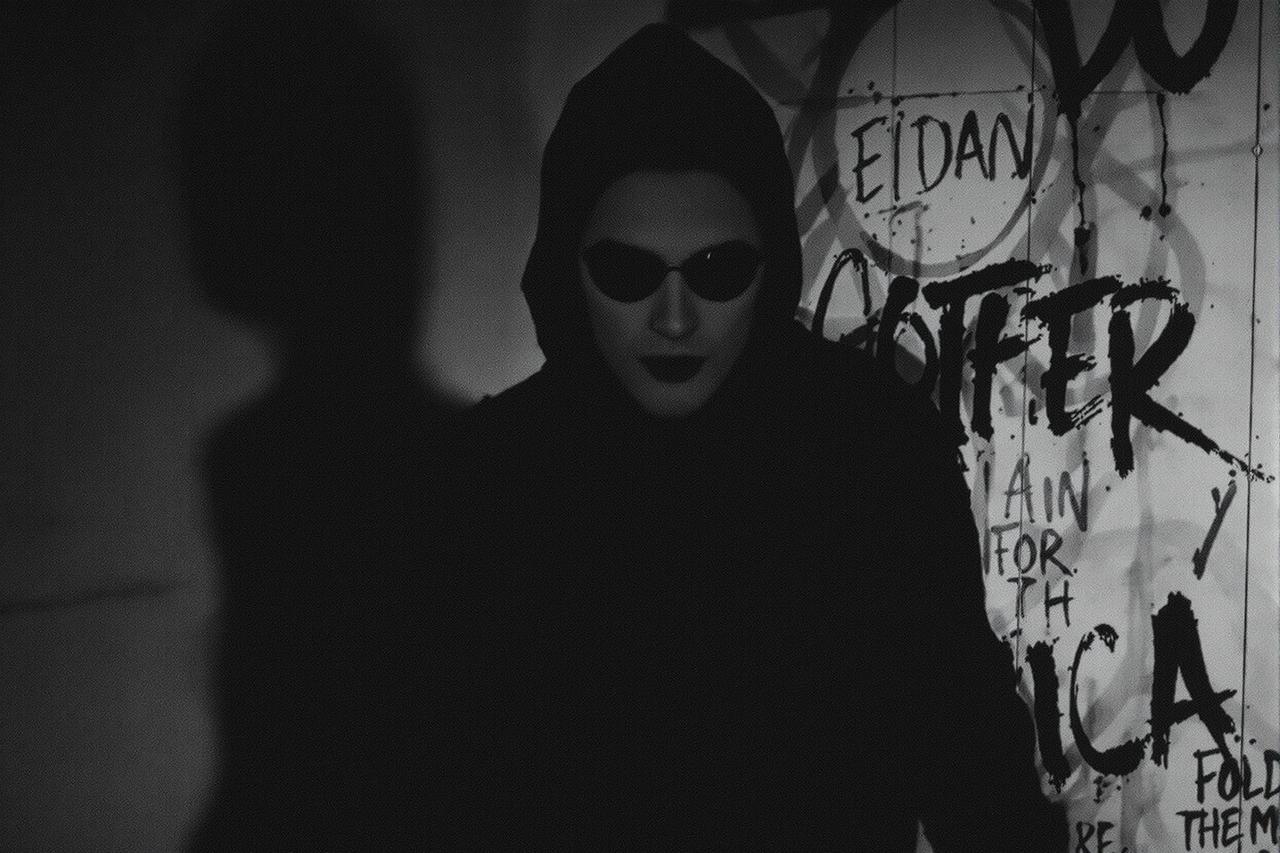 娱乐圈潜规则再曝光：某经纪公司被指强迫艺人签不平等合约